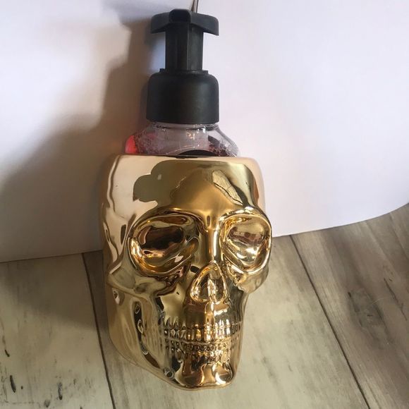 Bath and Body Works Halloween Gold Skull Soap Holder AND Soap - Brand New - Picture 3 of 10